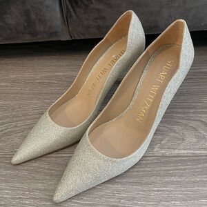 Brand New 

STUART WEITZMAN - 85 Scallop Pump (GOLD)